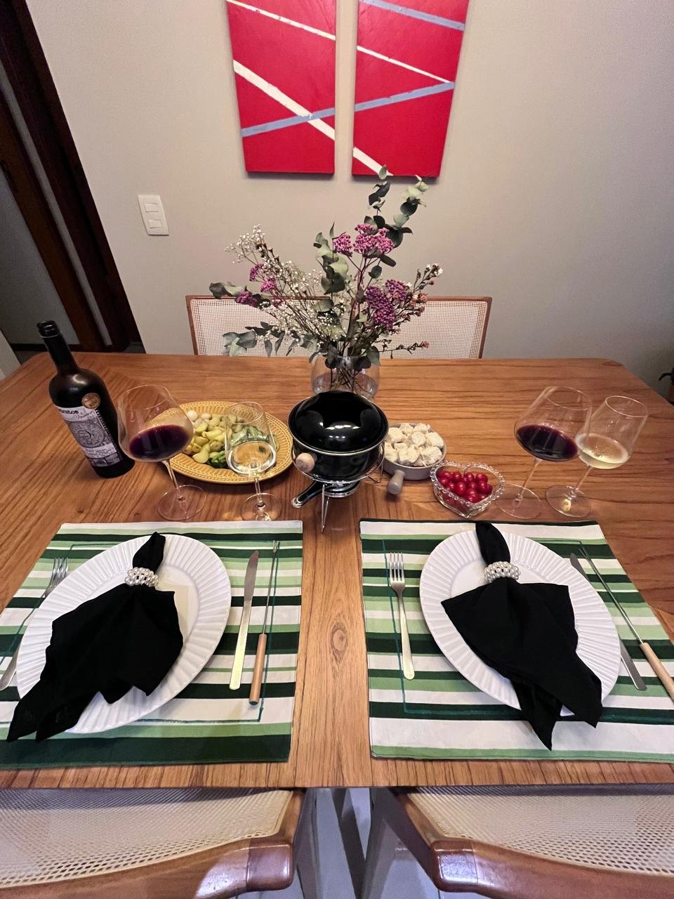 Arranjos florais simples e elegantes para a mesa